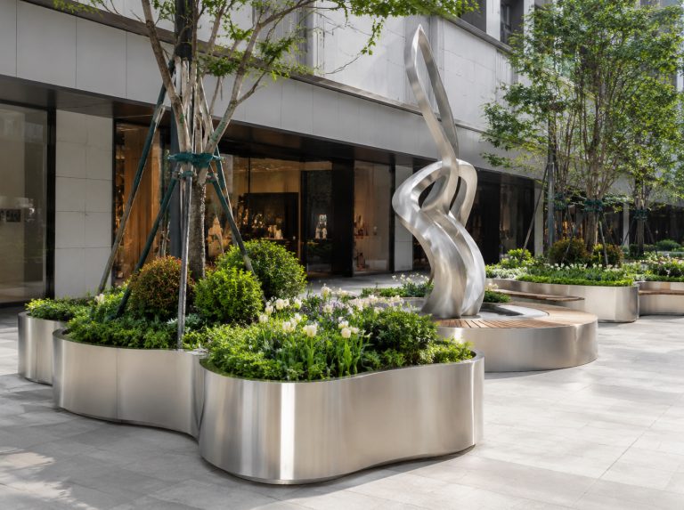 梁河县不锈钢景观雕塑与金属花箱